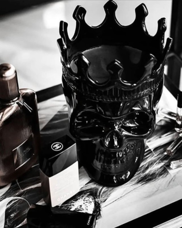 Black Dants Skull Candle, 23.3 oz. - Secret Sucre Scent